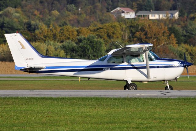 Cessna Skyhawk (N53010) - Seen at KFDK on 10/11/2009.      a href=http://discussions.flightaware.com/profile.php?mode=viewprofile&u=269247  [ concord977 profile ]/a