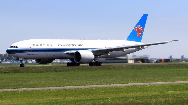 Boeing 777-200 (B-2010)