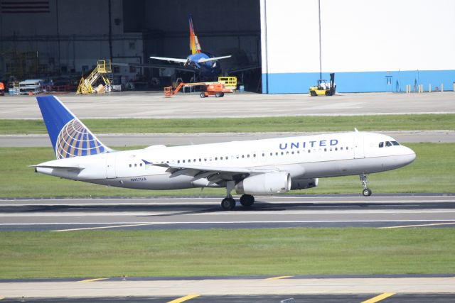 Airbus A320 (N417UA) - United Flight 310 (N417UA) arrives at Tampa International Airport following a flight from Houston-Bush Intercontinental Airport