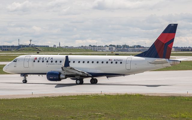 EMBRAER 175 (long wing) (N256SY)