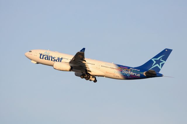 Airbus A330-200 (C-GTSI)