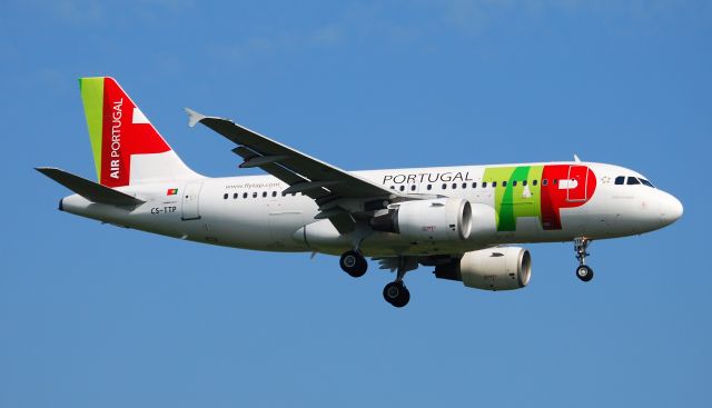 Airbus A320 (CS-TTP)