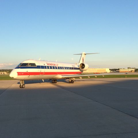 Canadair Regional Jet CRJ-200 (N904EV)