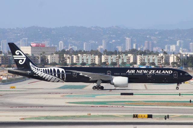 BOEING 777-300ER (ZK-OKO)