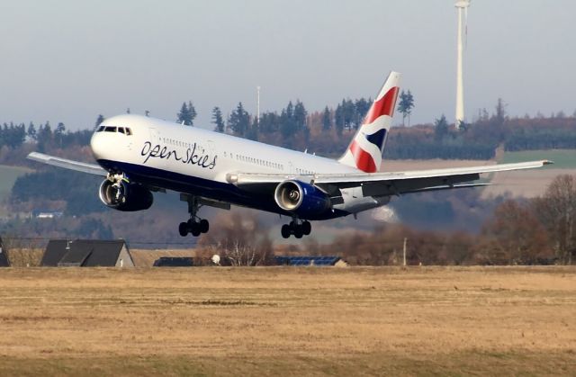 BOEING 767-300 (F-HILU)