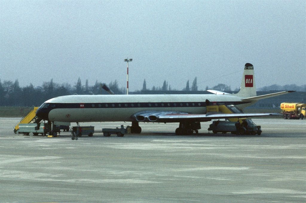 G-APMF — - de Havilland DH 106 Comet 4B - January 1969 at Düsseldorf