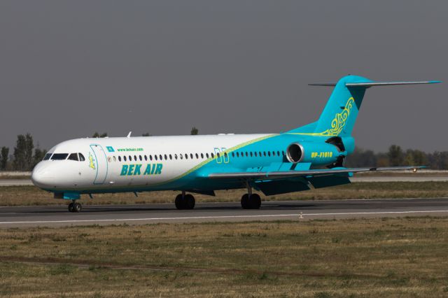 Fokker 100 (UPF1010)