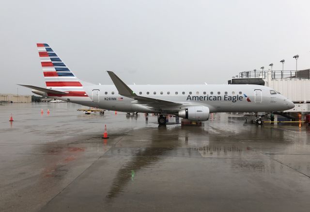 Embraer 170/175 (N281NN)