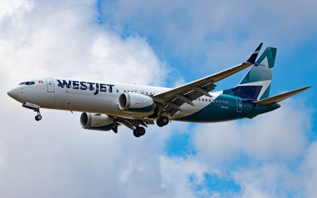 Boeing 737 MAX 8 (C-GFVE)