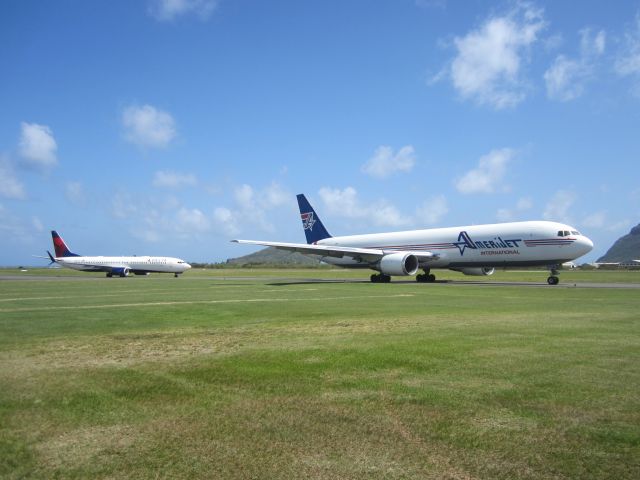 BOEING 767-200 (N396CM)