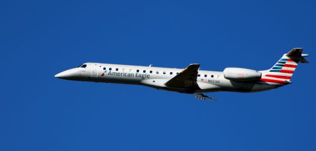 Embraer ERJ-145 (N651AE) - Shortly after departure is this 1999 American Airlines Eagle Embraer 145LR in the Autumn of 2023.