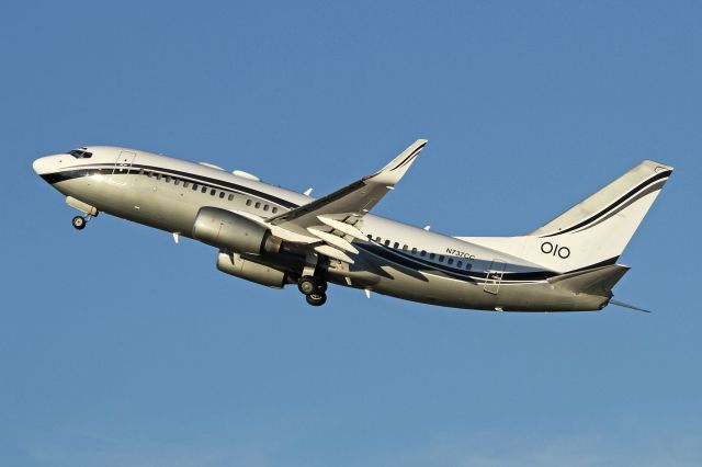 Boeing 737-700 (N737CC)