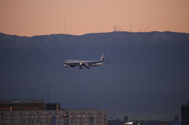 BOEING 777-300ER (JA797A)