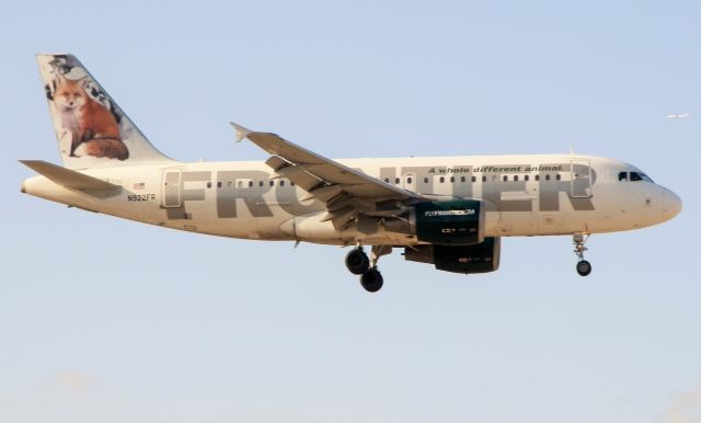 Airbus A319 (N922FR) - The striking livery of this Frontier A319"Has a tail that tells a tale!