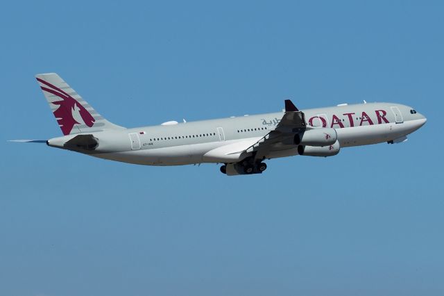 Airbus A340-200 (A7-HHK) - Airbus A340-211 cn 26 Qatar Amiri  A7-HHK rwy 21 departure YPPH 08 Oct 2022