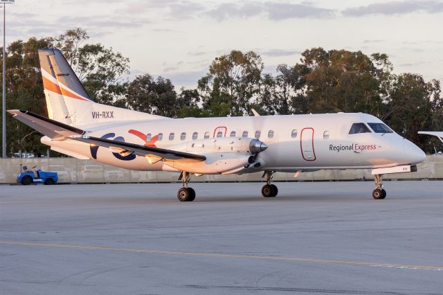 Saab 340 (VH-RXX) - Regional Express Airlines (VH-RXX) Saab 340B taxiing at Wagga Wagga Airport.