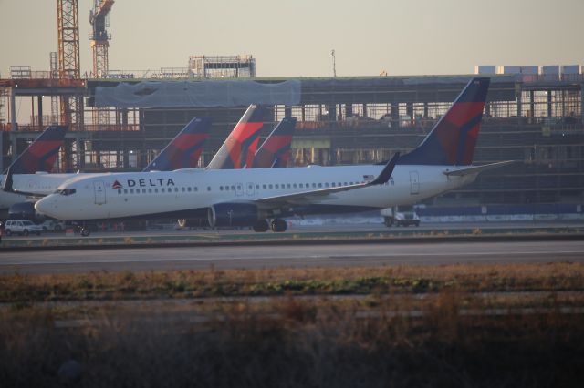 Boeing 737-800 (N3756)