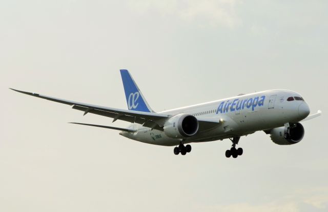 Boeing 787-8 (EC-MIG)