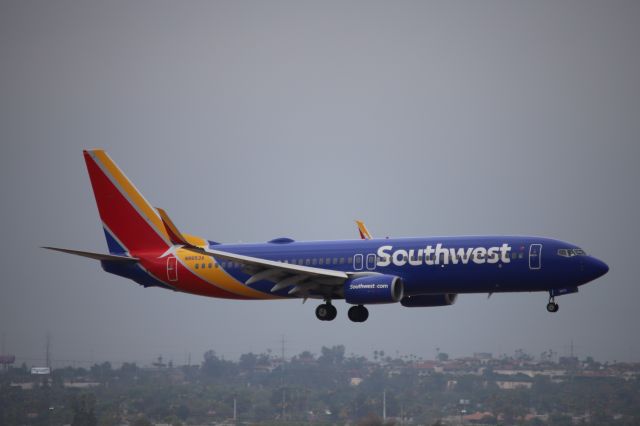 Boeing 737-800 (N8653A)