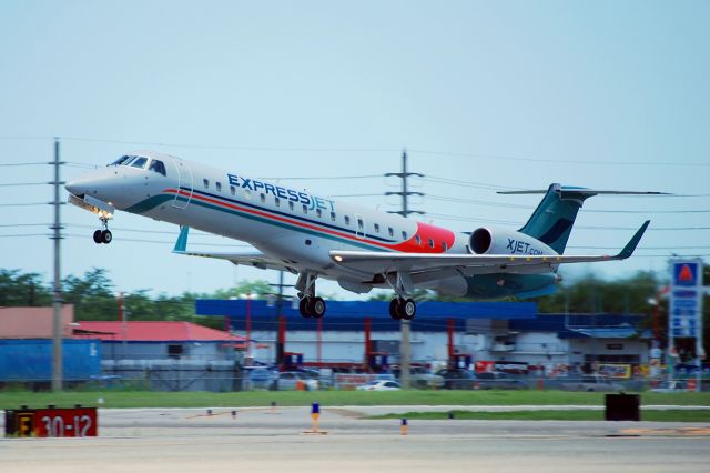 Embraer ERJ-145 (N12166)