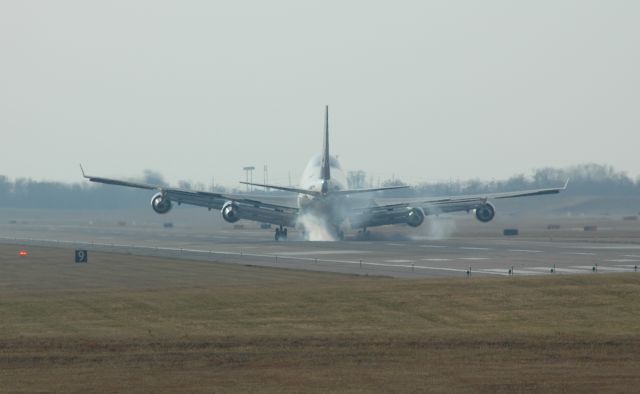 Boeing 747-400 (PAC946) - Cross wind landing on 18L early sunday morning, must have been a pretty good crosswing    the sun hurts this picture a little bit,