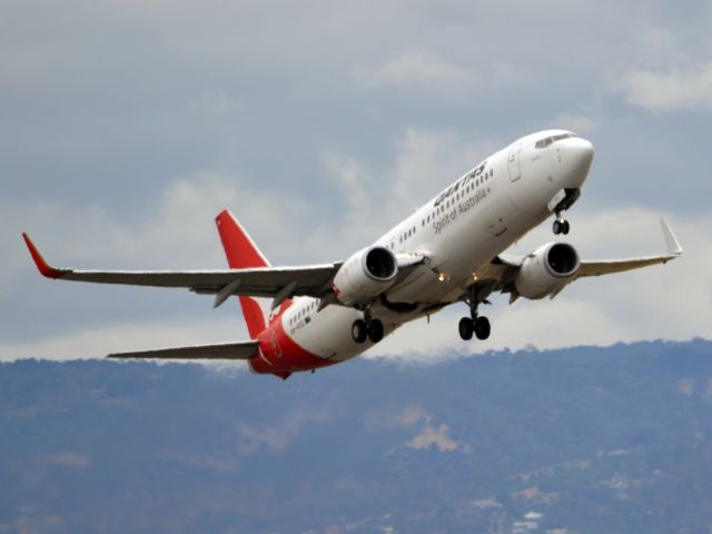 Boeing 737-800 (VH-VXQ) - Getting airborne off runway 23. Tuesday 27th December 2011.