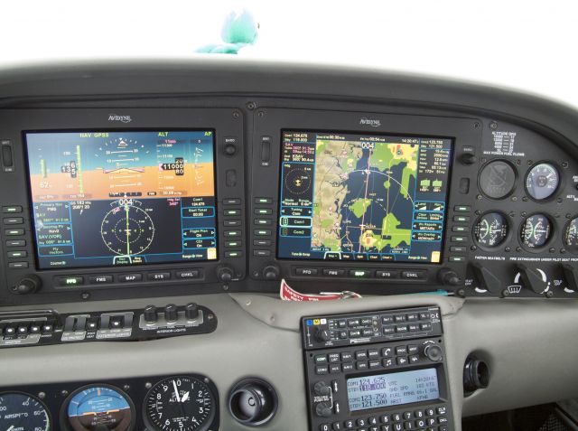 Cirrus SR-22 (N998CD) - Avidyne R9 panel in SR22, enroute from Orlando to Savannah.