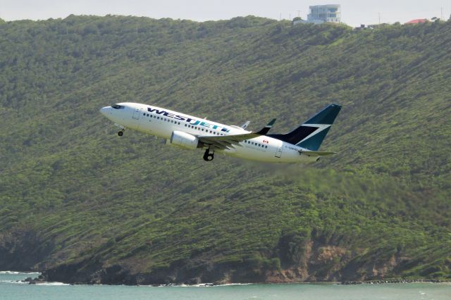 Boeing 737-700 (C-GWJO)