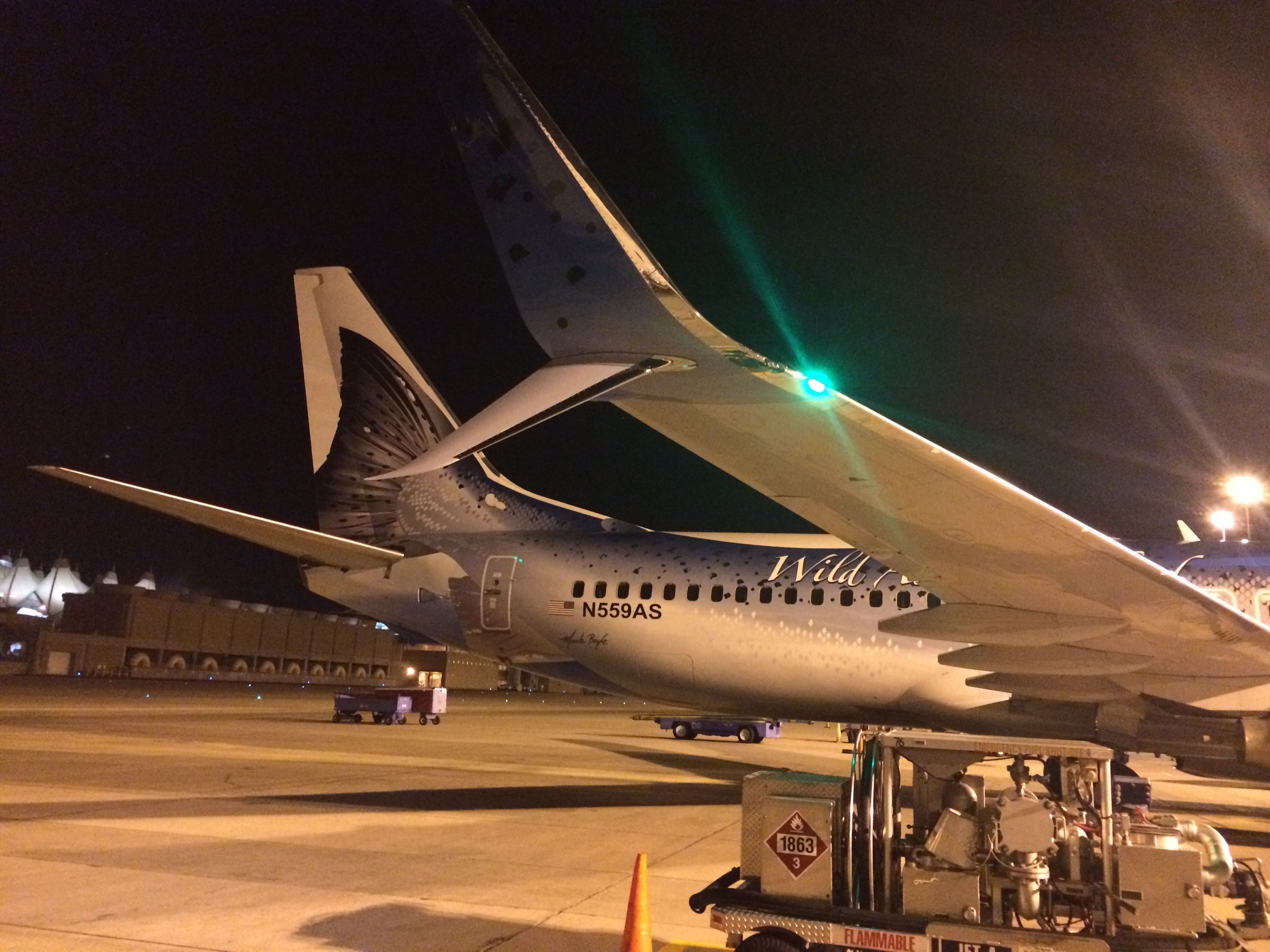 Boeing 737-800 (N559AS) - New winglets