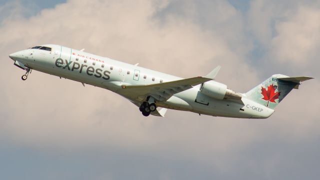 Canadair Regional Jet CRJ-200 (C-GKEP)