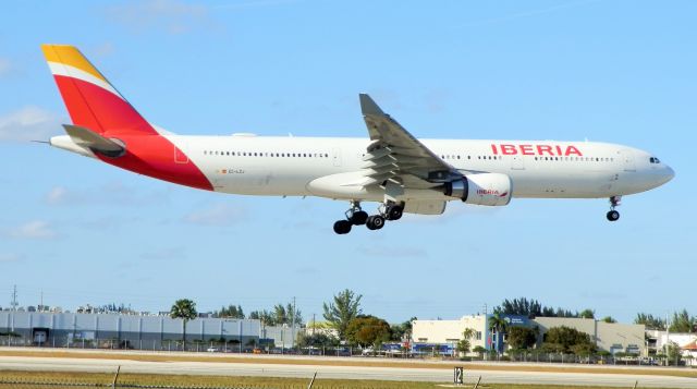 Airbus A330-300 (EC-LZJ)
