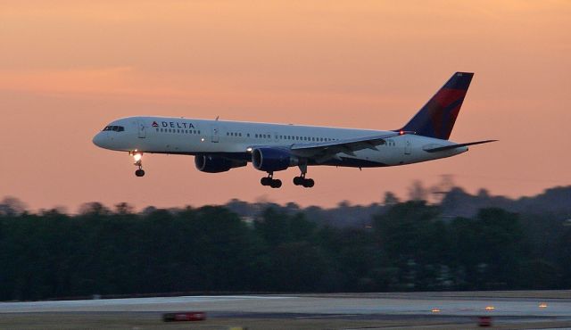 Boeing 757-200 (N675DL)