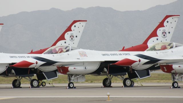 Lockheed F-16 Fighting Falcon — - Thunderbird #4