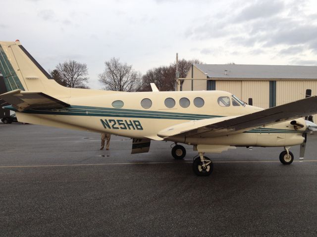 Beechcraft King Air 90 (N25HB)