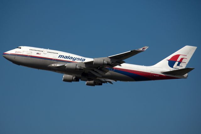 Boeing 747-400 (9M-MPH) - Sydney, 12 Oct 2010