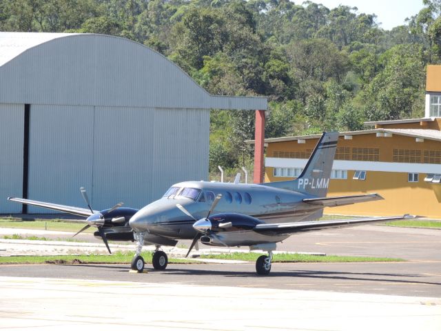 Beechcraft King Air 90 (PP-LMM) - HAWKER BEECHCRAFT C90GTI (CN LJ-1866) Ex N28SS - Criciúma - Forquilhinha (CCM / SBCM), Brazil