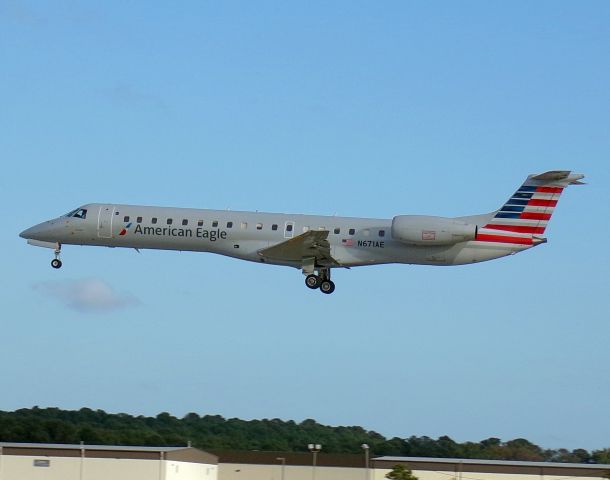 Embraer ERJ-145 (N671AE)