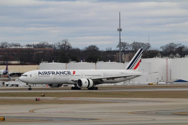 BOEING 777-300ER (F-GSQD)