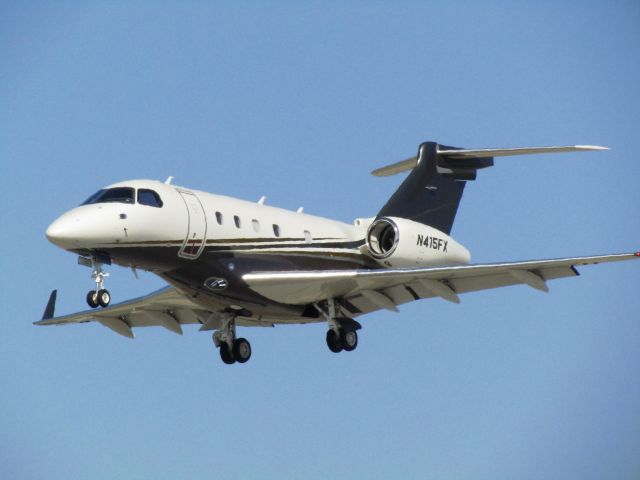 Embraer Legacy 450 (N415FX) - Landing RWY 30