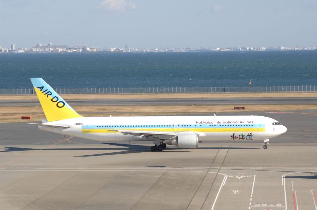 BOEING 767-300 (JA01HD) - Taxi at Haneda Intl Airport on 2007/12/16 Hokkaido Title