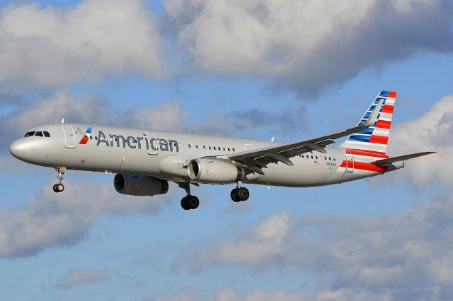 Airbus A321 (N118NN)