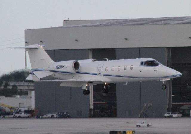 Learjet 60 (N296L)