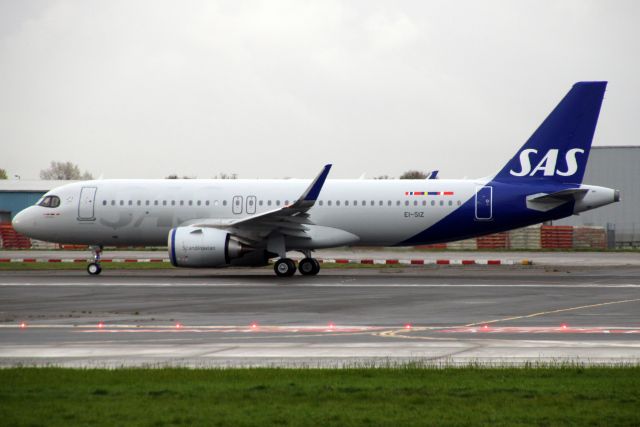 Airbus A320neo (EI-SIZ) - Departing rwy 09R on 14-Apr-23 operating flight SAS500 to EKCH.