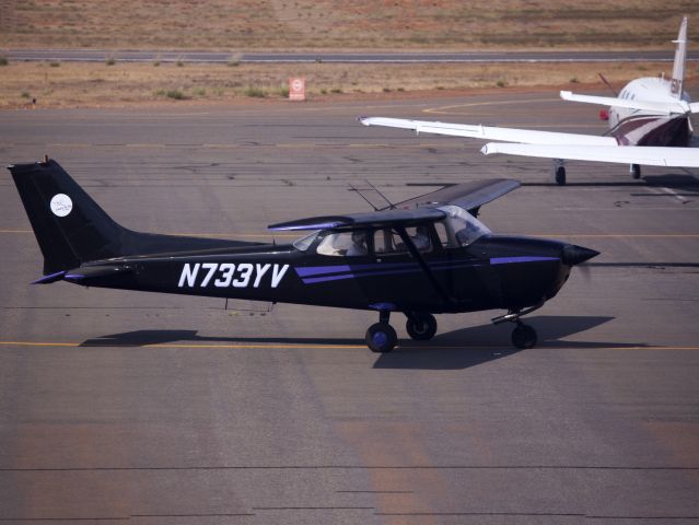 Cessna Skyhawk (N733YV)