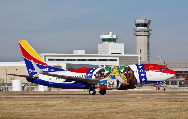 Boeing 737-700 (N280WN) - Missouri One departs Dallas Love on what was a chilly December afternoon (for optimal quality view in full size view)