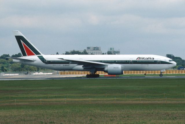 Boeing 777-200 (I-DESO) - Departure at Narita Intl Airport Rwy16R on 2003/05/03