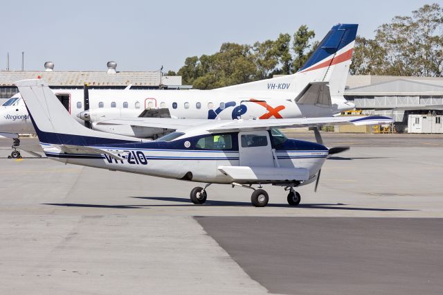 Cessna Centurion (VH-ZIO) - Handel Aviation (VH-ZIO) Cessna 210N Centurion II taxiing at Wagga Wagga Airport.