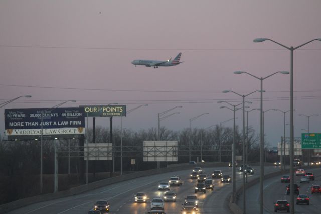 Boeing 737-800 (N978NN) - Runway: 28C. Operating as AAL1220 on 1/27/2018.