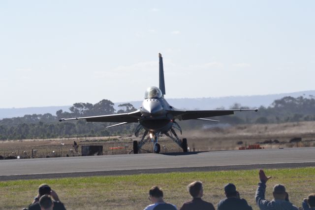 Lockheed F-16 Fighting Falcon —