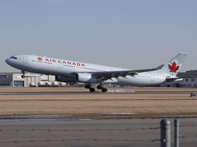 Airbus A330-300 (C-GFAF)